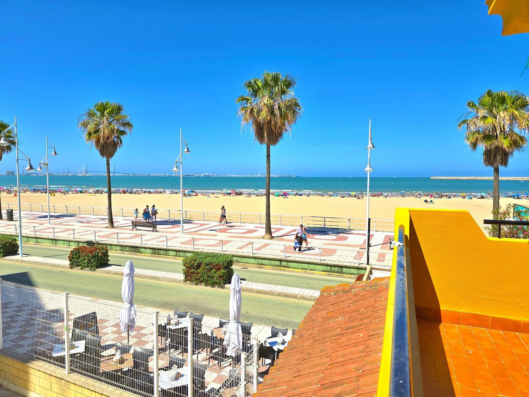 Beachfront Duplex 1ª Linea & Terraces Oceanfront Apartment El Puerto de Santa Maria